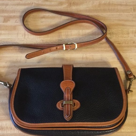 Dooney & Bourke Handbags - Vintage DOONEY & BOURKE Crossbody